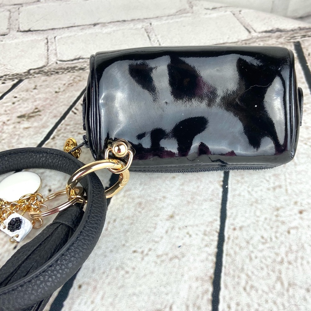 CHANEL card coin pouch wristlet keychain black patent leather with charms - Picture 3 of 10
